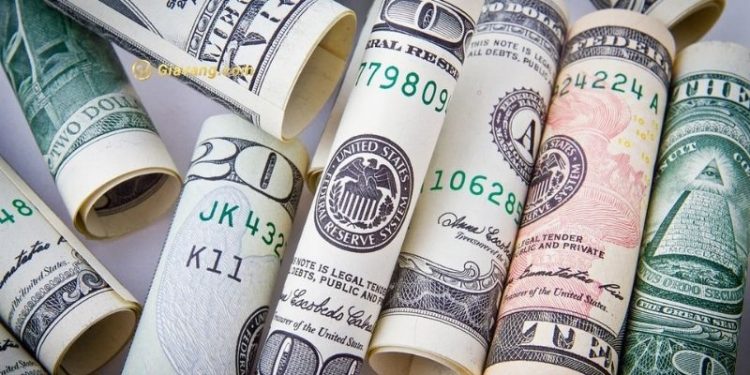 Đô la tăng lên mức cao nhất trong một năm