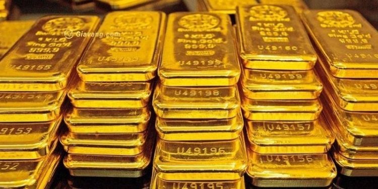 Vàng thúc đẩy cao hơn khi đồng đô la yếu hơn