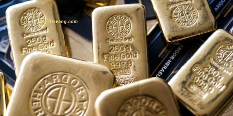 Vàng ổn định gần mức cao nhất trong một tháng