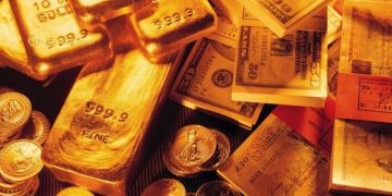 Giá vàng cao hơn nhờ biến thể của virus Omicron