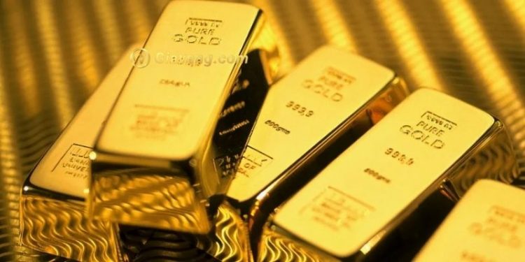 Vàng trượt giá khi đồng đô la vững mạnh vào đầu tuần