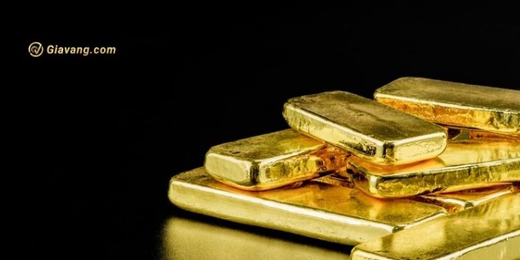 Vàng tăng vọt qua mốc 1.800 USD