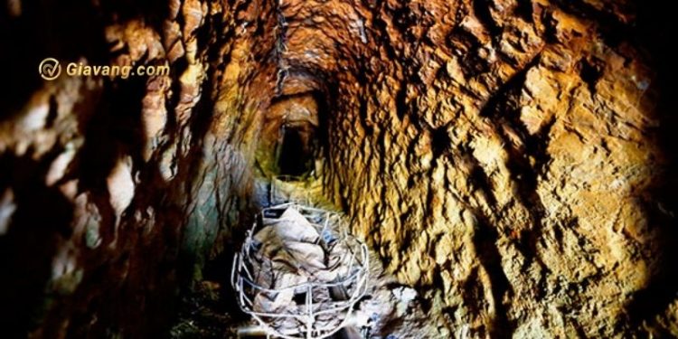 Barrick mua lại giấy phép thăm dò vàng