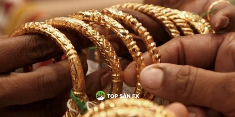 Vàng (22/2) tăng cao khi khủng hoảng Ukraine ngày càng căng thẳng