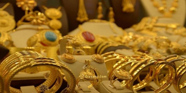 Vàng (14/3) giảm khi lợi suất tăng