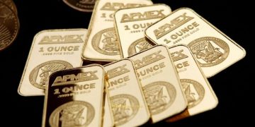 Vàng (9/3) trượt giá khi đồng đô la mạnh hơn