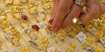 Giá vàng trong nước hôm nay 27/4: Giá vàng SJC quay đầu giảm nhẹ