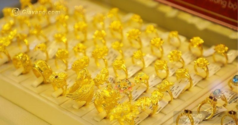 Nên mua vàng miếng hay vàng nhẫn? Loại nào tốt hơn, tích trữ sinh lợi nhiều? 