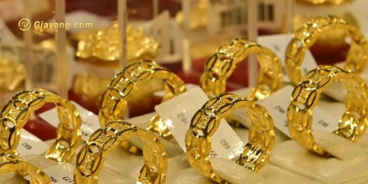 Giá vàng trong nước hôm nay 4/5: Giá vàng SJC biến động trái chiều