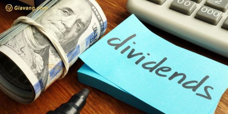 Được và mất khi chia cổ tức bằng cổ phiếu và tiền mặt