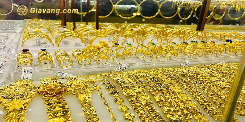Giá vàng trong nước duy trì trên 67 triệu đồng/lượng