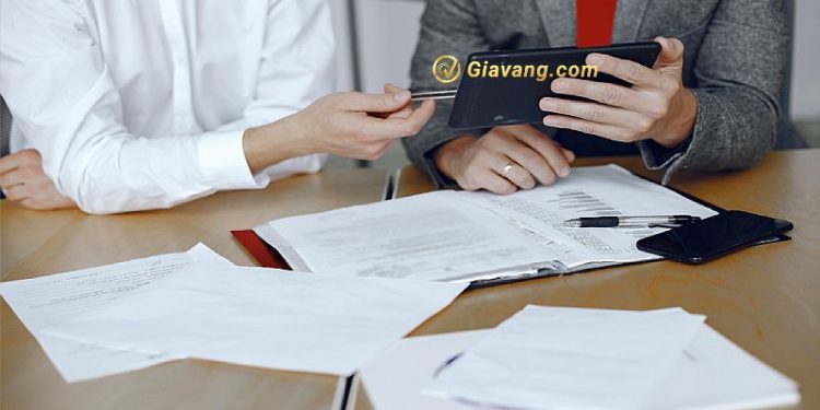 Rút tiền bảo hiểm nhân thọ trước hạn bị lỗ bao nhiêu? Cách rút tiền