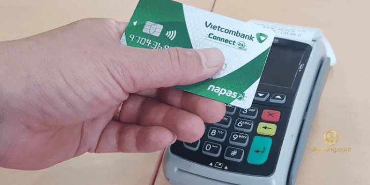 Dưới 18 tuổi có được làm thẻ ATM không? Điều kiện làm thẻ ATM