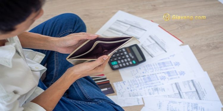 Nợ quá hạn là gì? Nợ quá hạn có phải là nợ xấu không?