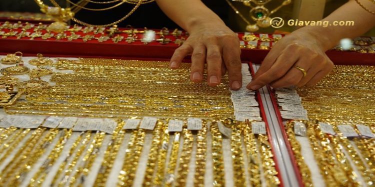 Giá vàng trong nước hôm nay 30/6/2023: Vàng SJC tiến sát mốc 67 triệu đồng/lượng, thế giới chịu áp lực mạnh mẽ 1 Giá vàng trong nước hôm nay 30/6/2023: Vàng SJC tiến sát mốc 67 triệu đồng/lượng, thế giới chịu áp lực mạnh mẽ