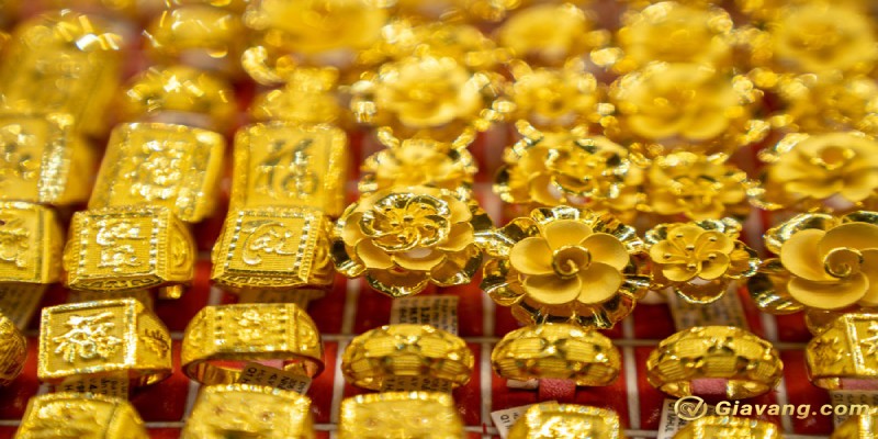 Nhiều nhà đầu tư quốc tế đang tăng lượng mua vàng khi lo ngại rủi ro