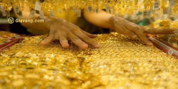 Vàng giảm sốc trước sức ép của đồng USD và chứng khoán