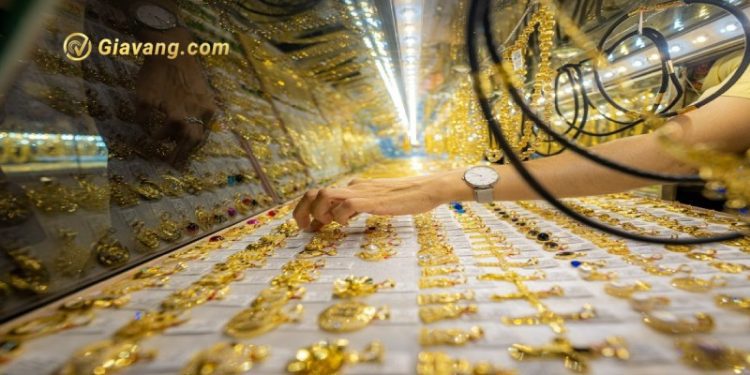Giá vàng trong nước hôm nay 5/4/2023: Vàng SJC "bất động" trong khi vàng thế giới tăng vượt bậc 1 Giá vàng trong nước 24/4/2023