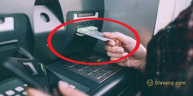 Bị nuốt thẻ ATM phải làm sao? 
