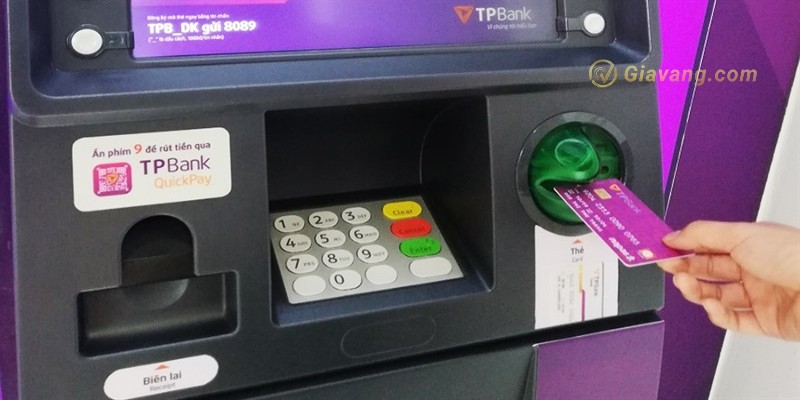Bị nuốt thẻ ATM phải làm sao? Cách xử lý