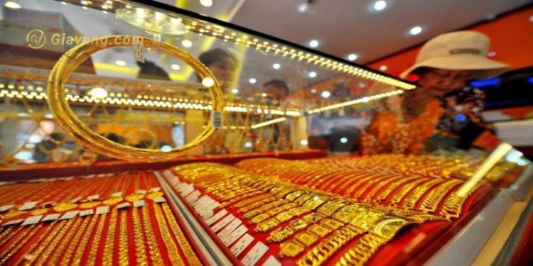 Giá vàng trong nước hôm nay 8/9/2023: Vàng SJC duy trì đà tăng trên 68,5 triệu đồng/lượng 1 Giá vàng nhẫn quay đầu giảm sau chuỗi ngày tăng sốc