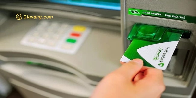 Chuyển tiền vào thẻ Visa Debit Vietcombank tại ATM