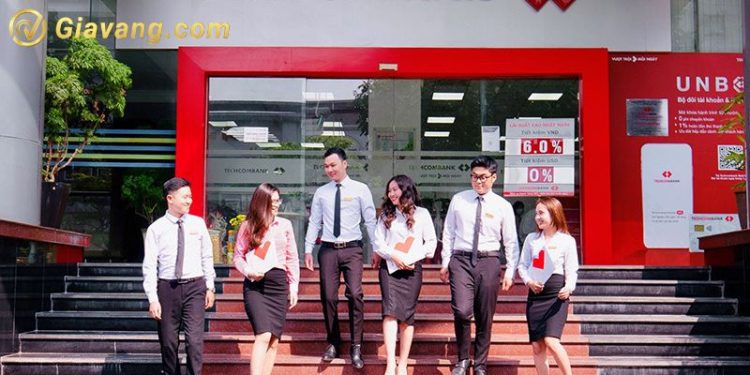 Cập nhật giờ làm việc ngân hàng Techcombank mới nhất hiện nay
