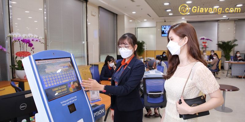 Ngân hàng Sacombank có làm việc thứ 7 chủ nhật không?