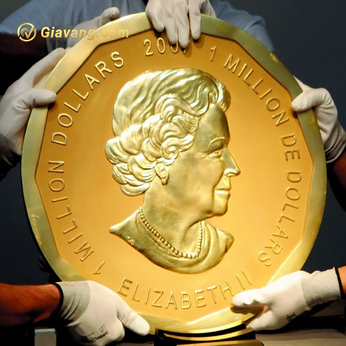 Đồng xu nặng hơn 10 kg, có mặt sau in hình Nữ hoàng Elizabeth II