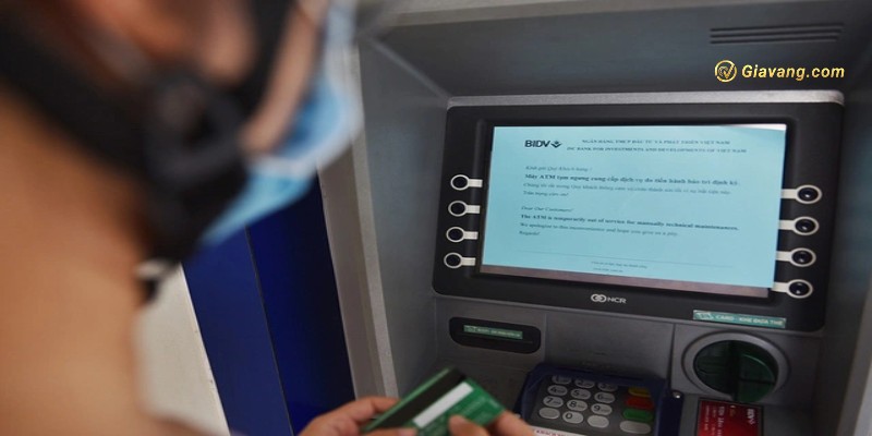 Kiểm tra hạn sử dụng thẻ ATM