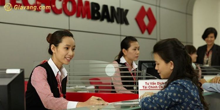 Giá cổ phiếu TCB hôm nay - Có nên mua cổ phiếu Techcombank?