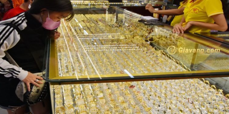 Giá vàng trong nước hôm nay 20/5/2024: Vàng nhẫn leo kỷ lục mới trên 77 triệu đồng/lượng