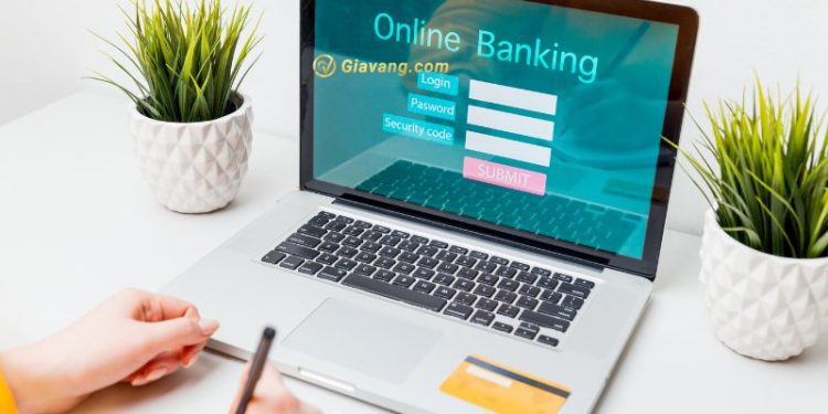 Các ngân hàng online nào hỗ trợ mở thẻ miễn phí, đơn giản?