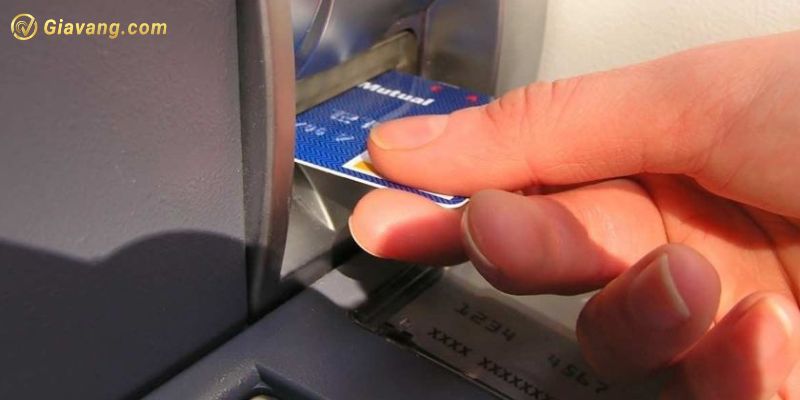 Thẻ Hybrid MB Bank có rút tiền được không?