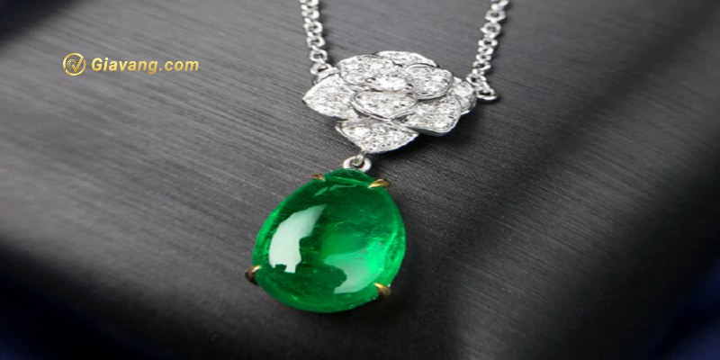 Đá Emerald được chế tác trong trang sức