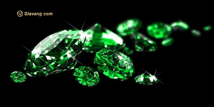 Đá Emerald (Ngọc Lục Bảo) là gì? Nhẫn Ngọc Lục Bảo giá bao nhiêu? 1 Đá Emerald (Ngọc Lục Bảo) là gì? Nhẫn Ngọc Lục Bảo giá bao nhiêu?
