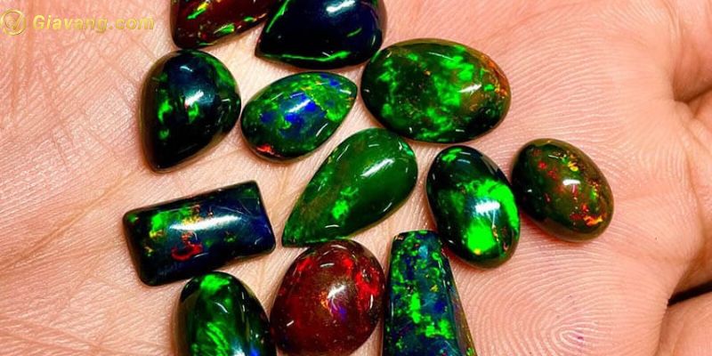 Đá Opal đen là đá gì?
