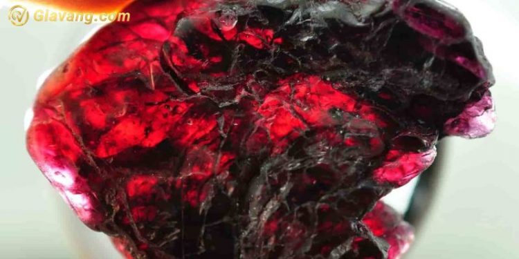 Painite là gì? Painite giá bao nhiêu? Painite có phải là viên đá cắt đắt nhất?