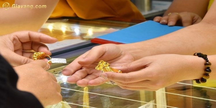 Giá vàng trong nước hôm nay 24/6/2024: SJC vẫn “nằm im" dưới mốc 77 triệu đồng/lượng