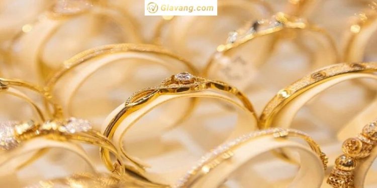 Giá vàng trong nước hôm nay 13/7/2024: Vàng nhẫn tăng vọt lên 500.000 đồng/lượng 1 Giá vàng trong nước hôm nay 13/7/2024: Vàng nhẫn tăng vọt lên 500.000 đồng/lượng