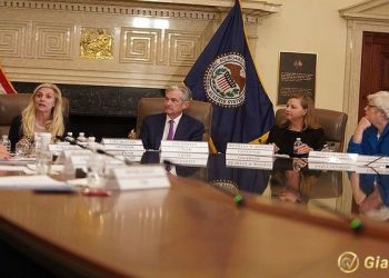 Phân tích giá vàng ngày 3/7/2024: Giá vàng vẫn bị giới hạn trong phạm vi dưới SMA 50 ngày, biên bản cuộc họp của FOMC được chú ý