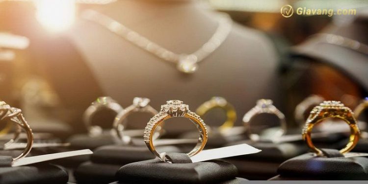 Giá vàng trong nước hôm nay 16/8/2024: Vàng nhẫn bất ngờ quay đầu “giảm” 1 Giá vàng trong nước hôm nay 16/8/2024: Vàng nhẫn bất ngờ quay đầu “giảm”