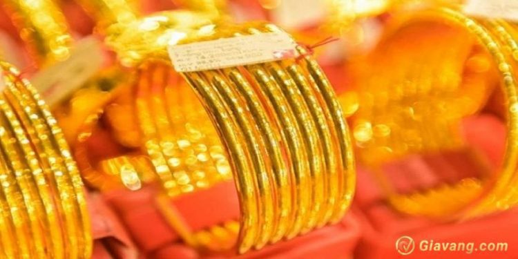 Giá vàng trong nước hôm nay 02/10/2024: Vàng miếng SJC bất ngờ tăng, vàng nhẫn tiếp đà “lao dốc” 1 Giá vàng trong nước hôm nay 02/10/2024: Vàng miếng SJC bất ngờ tăng, vàng nhẫn tiếp đà “lao dốc”