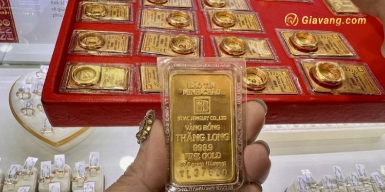 Giá vàng trong nước hôm nay 05/10/2024: Vàng nhẫn cán mốc 83 triệu đồng/lượng