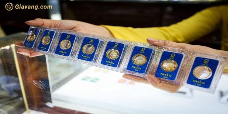 Giá vàng trong nước hôm nay 10/10/2024: Vàng nhẫn giảm mạnh gần nửa triệu đồng/lượng 1 Giá vàng trong nước hôm nay 10/10/2024: Vàng nhẫn giảm mạnh gần nửa triệu đồng/lượng