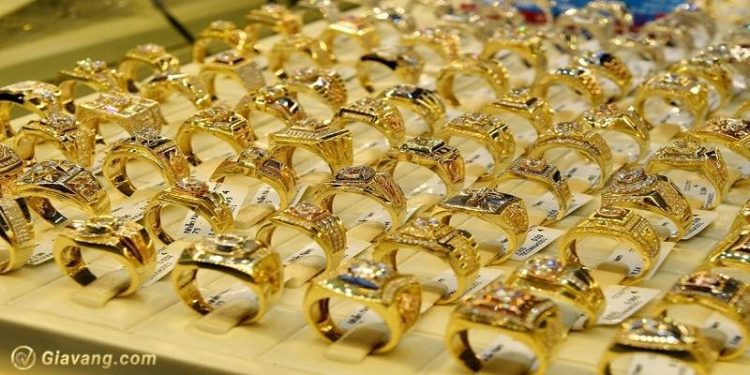 Giá vàng trong nước hôm nay 23/10/2024: “Phi mã” chưa có dấu hiệu dừng 1 Giá vàng trong nước hôm nay 23/10/2024: “Phi mã” chưa có dấu hiệu dừng