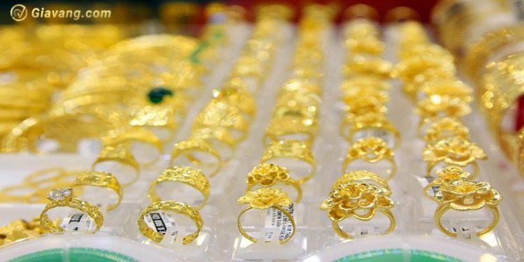 Giá vàng trong nước hôm nay 12/11/2024: Vàng miếng SJC và vàng nhẫn đồng loạt ‘lao dốc’