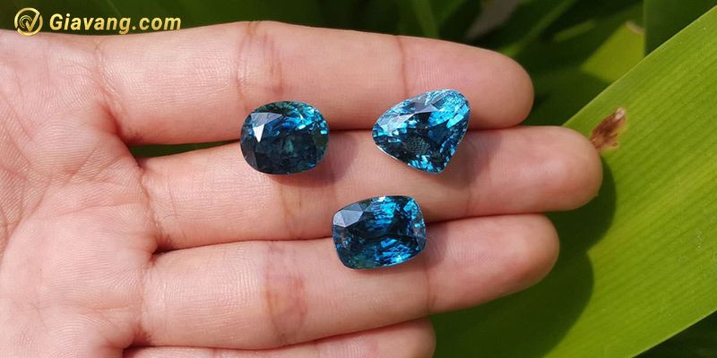 Giá trị và độ khan hiếm Blue Garnet Stone