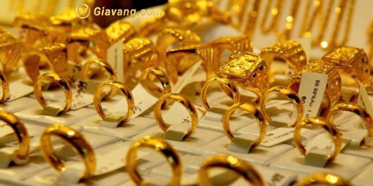 Giá vàng trong nước hôm nay 12/12/2024: Vàng SJC vượt mốc 2.700 USD/ounce