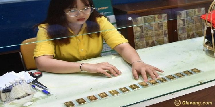 Giá vàng trong nước hôm nay 24/12/2024: Vàng miếng và vàng nhẫn “rủ nhau” tăng vọt 1 Giá vàng trong nước hôm nay 24/12/2024: Vàng miếng và vàng nhẫn “rủ nhau” tăng vọt